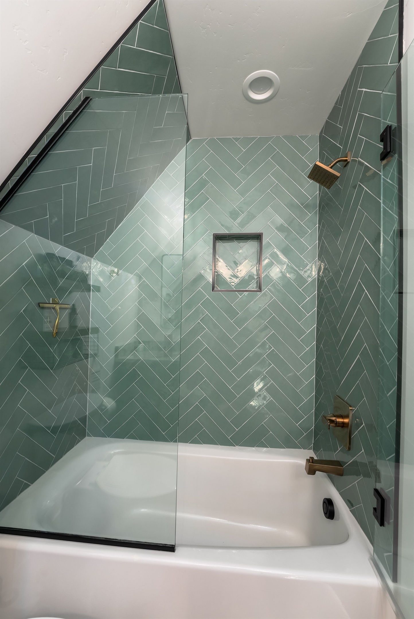 Tub/Shower Combo on Main Floor