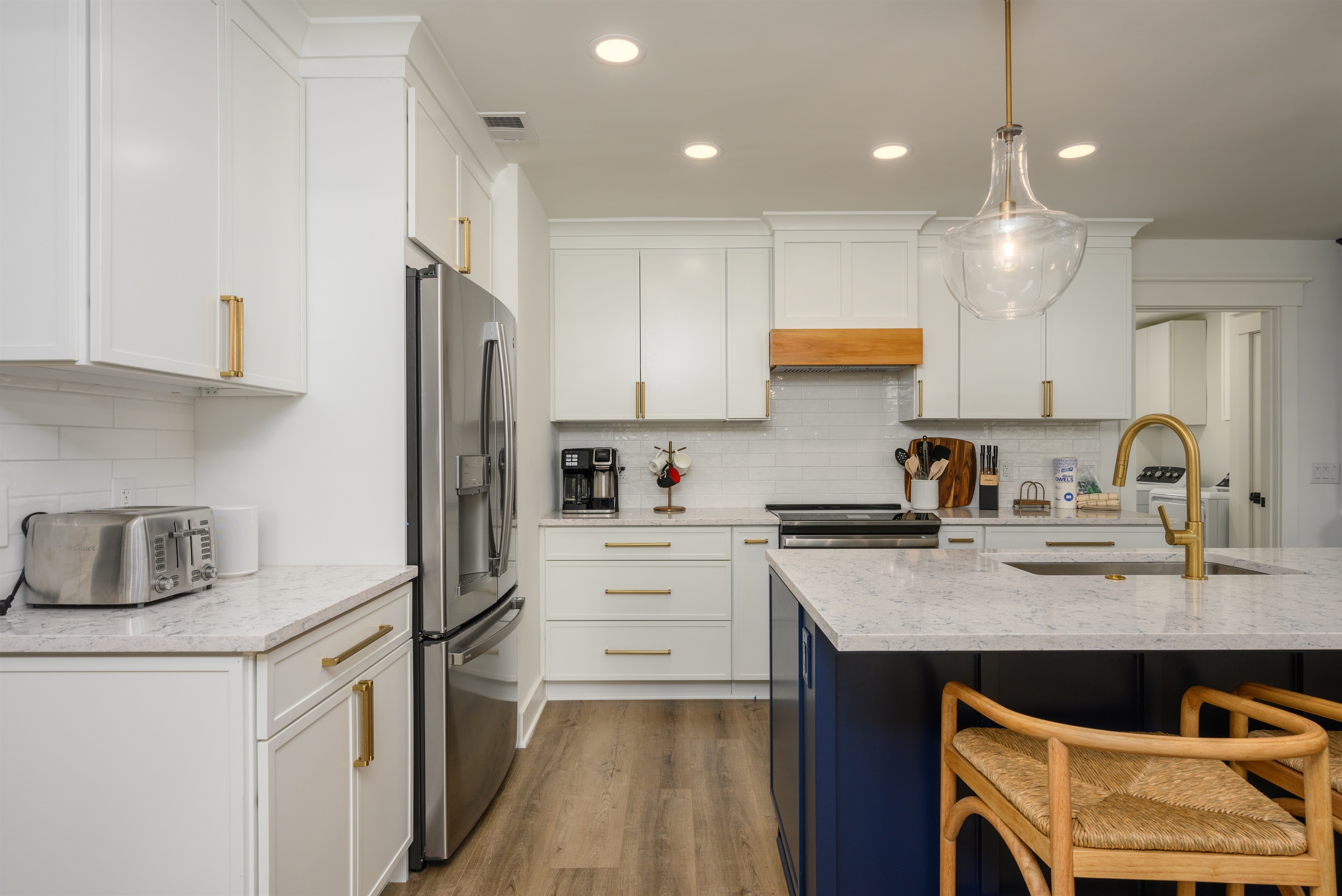 Kitchen includes all new applianes, chef grade cutlery, coffee maker that features both single serve, or brews a full pot