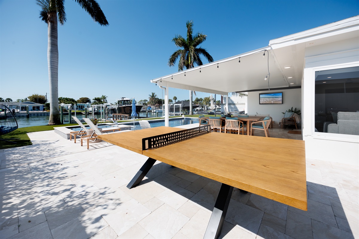Poolside PingPong 