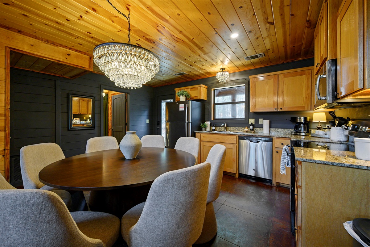 Kitchen Culinary Space:
Whip up anything from pancakes to pasta with ease — a chef-worthy space nestled in the woods. Your culinary canvas awaits. 👩‍🍳