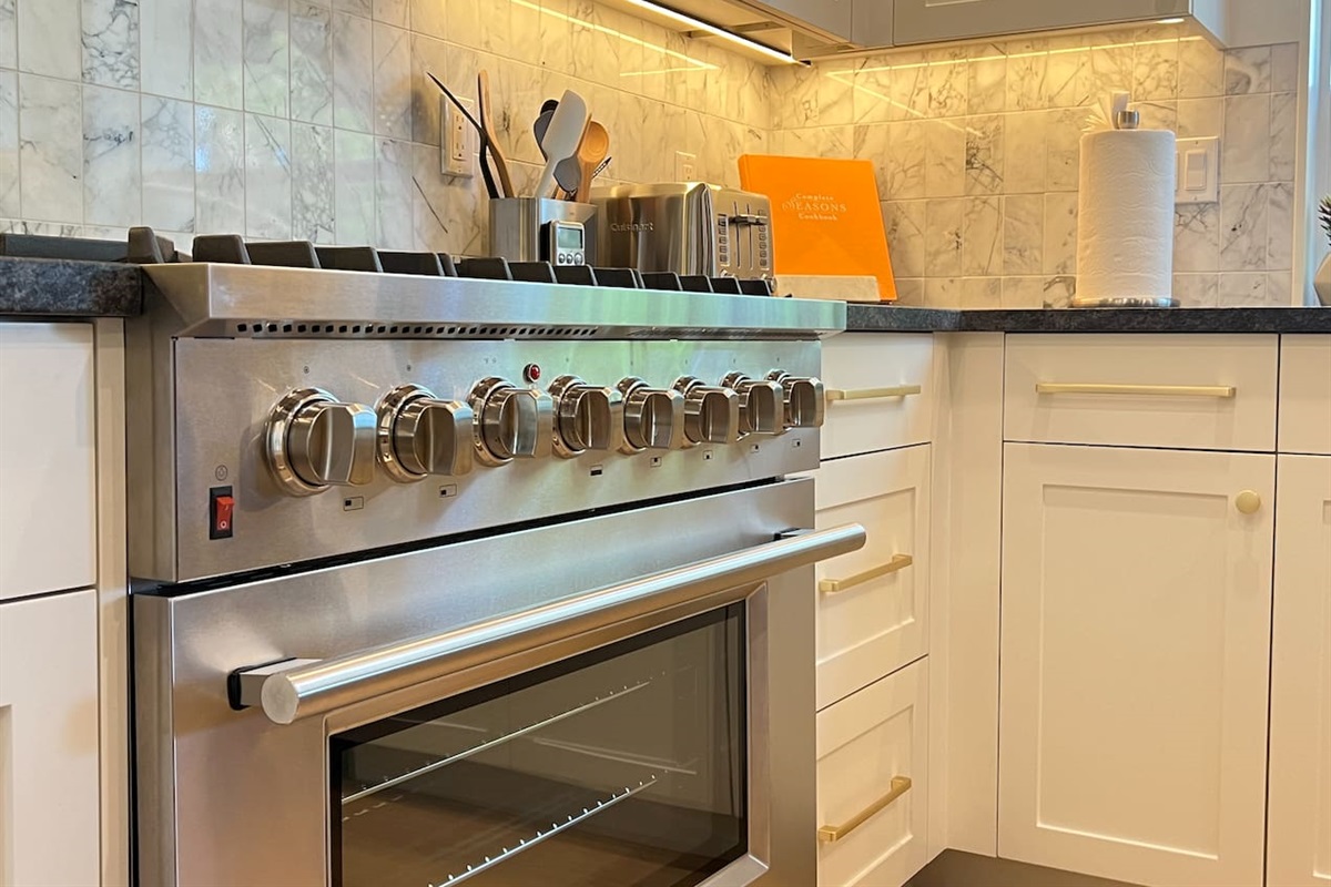 Professional Forno 8-burner stove.