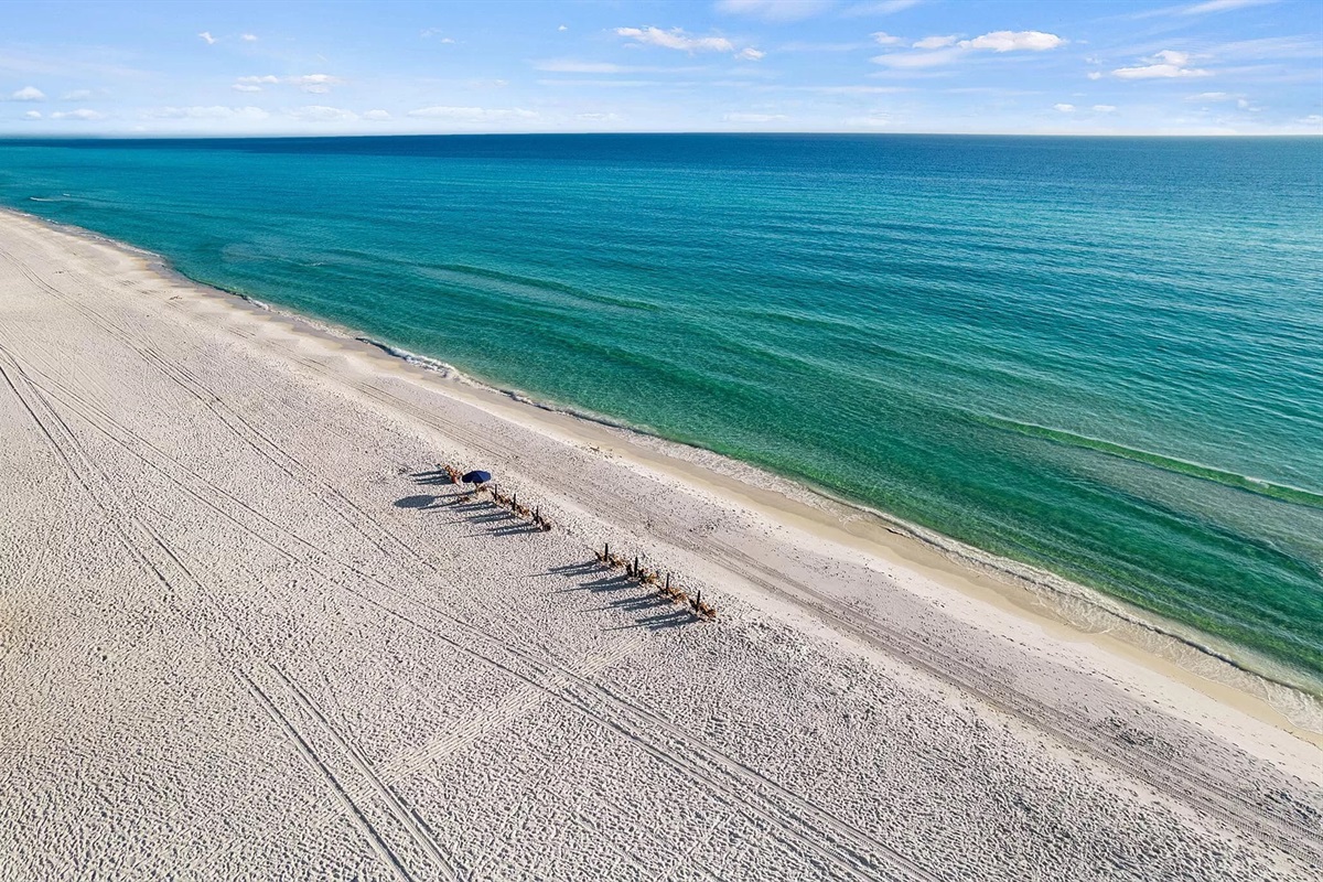 Easy access to WaterColor&rsquo;s soft white sand beaches and the emerald waters of the Gulf.