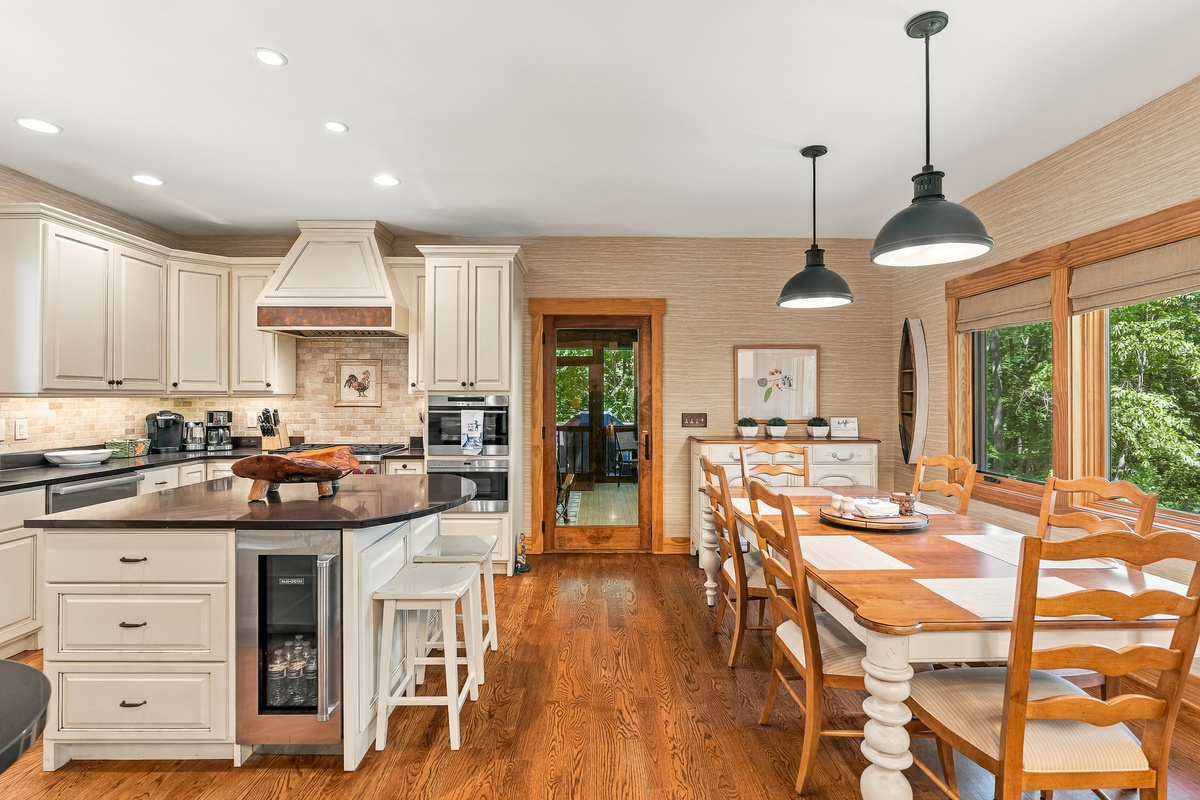 Large eat-in kitchen with plenty of seating