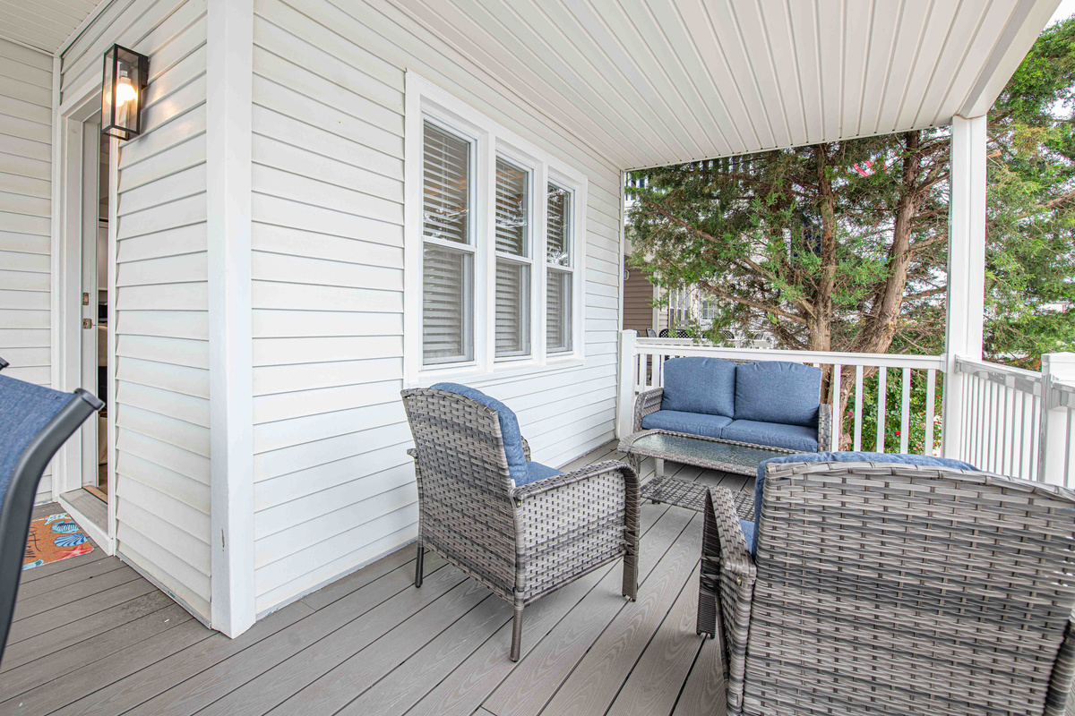 Covered Porch - Outdoor Wicker Lounge Area