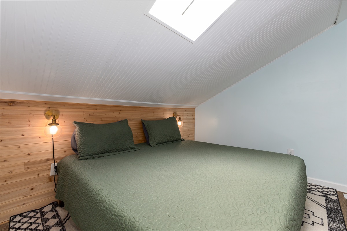 Loft bedroom with King-size bed