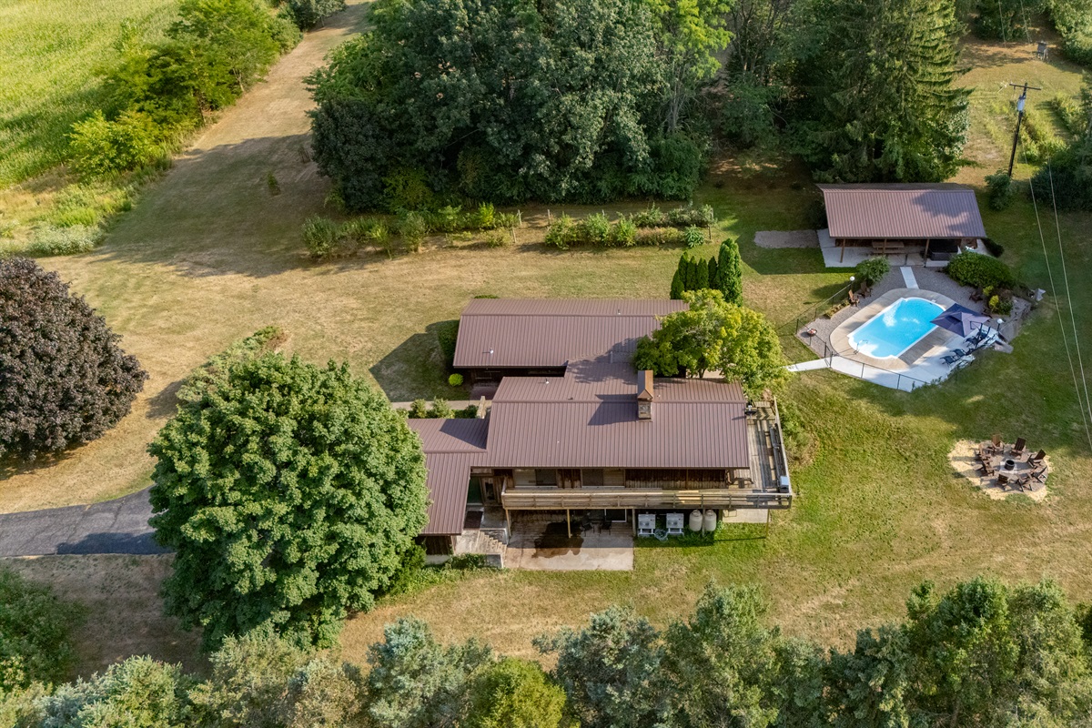 Private countryside retreat with pool, fire pit, and spacious grounds—perfect for relaxing getaways or family gatherings.