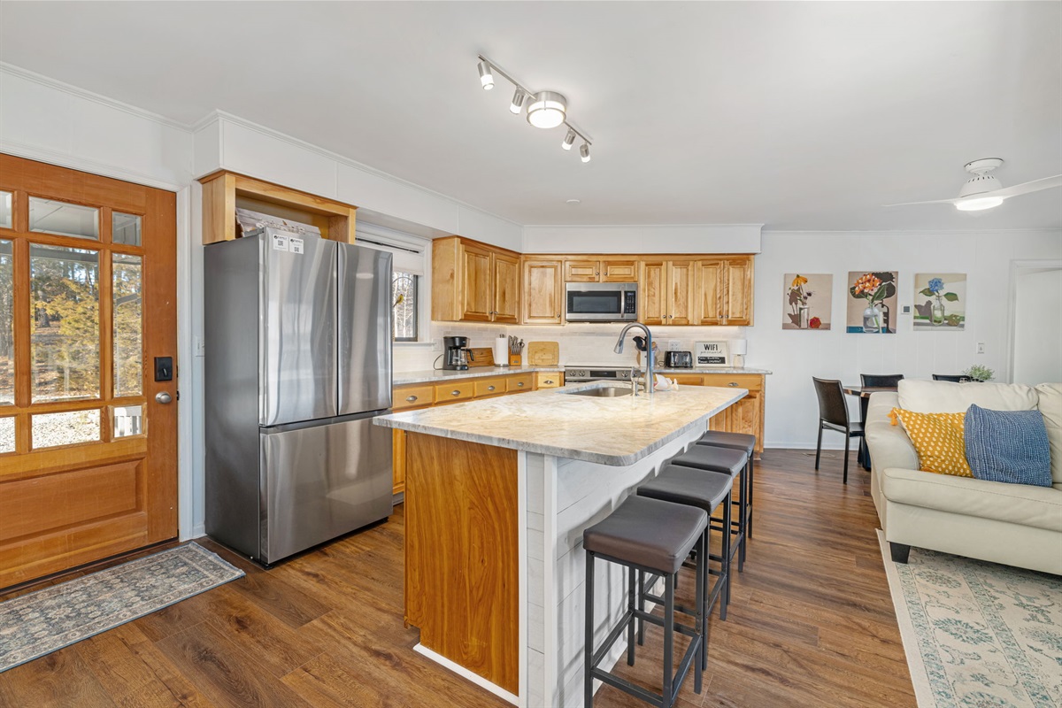 Kitchen: Culinary adventures await in this bright, spacious kitchen with modern appliances!