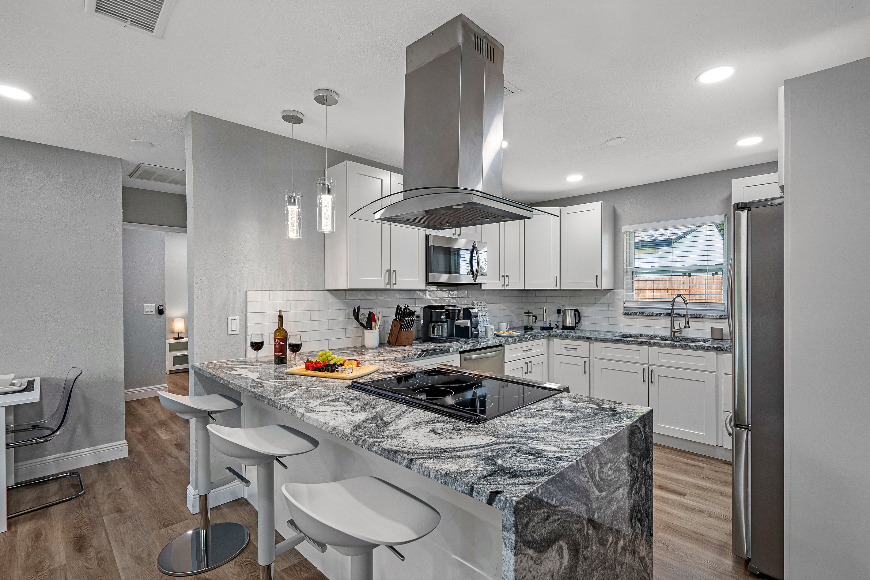 2BR Apt, 5 Min to Busch Gardens | Unit B, Sleeps 6, Remodeled, Tampa 3