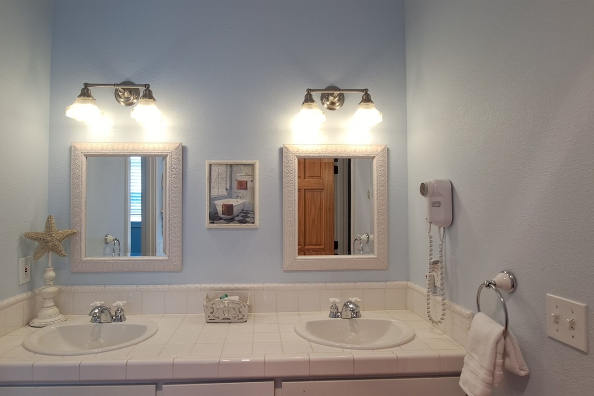 Dual his-and-hers sinks make getting beach-ready a breeze.