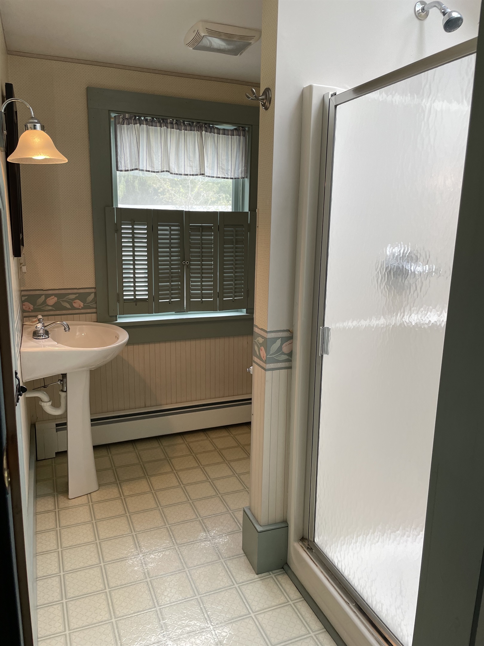 Ensuite bath with shower