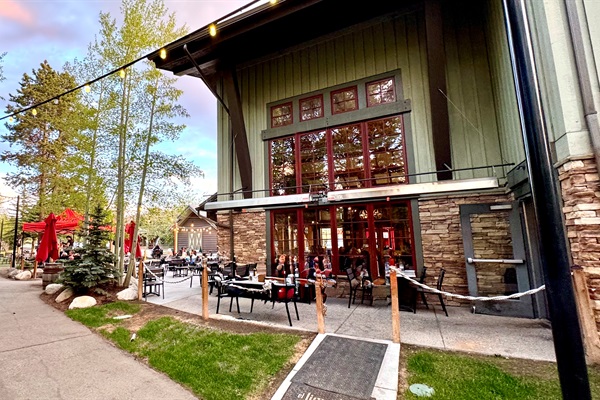 Sauce on the Blue - a short walk along the blue river to a great bar and delicious food.