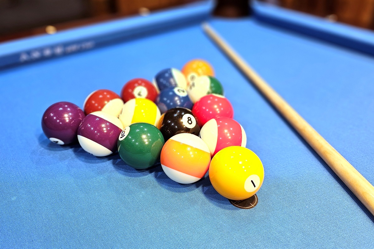 Game night ready: full‑size pool table for hours of fun
