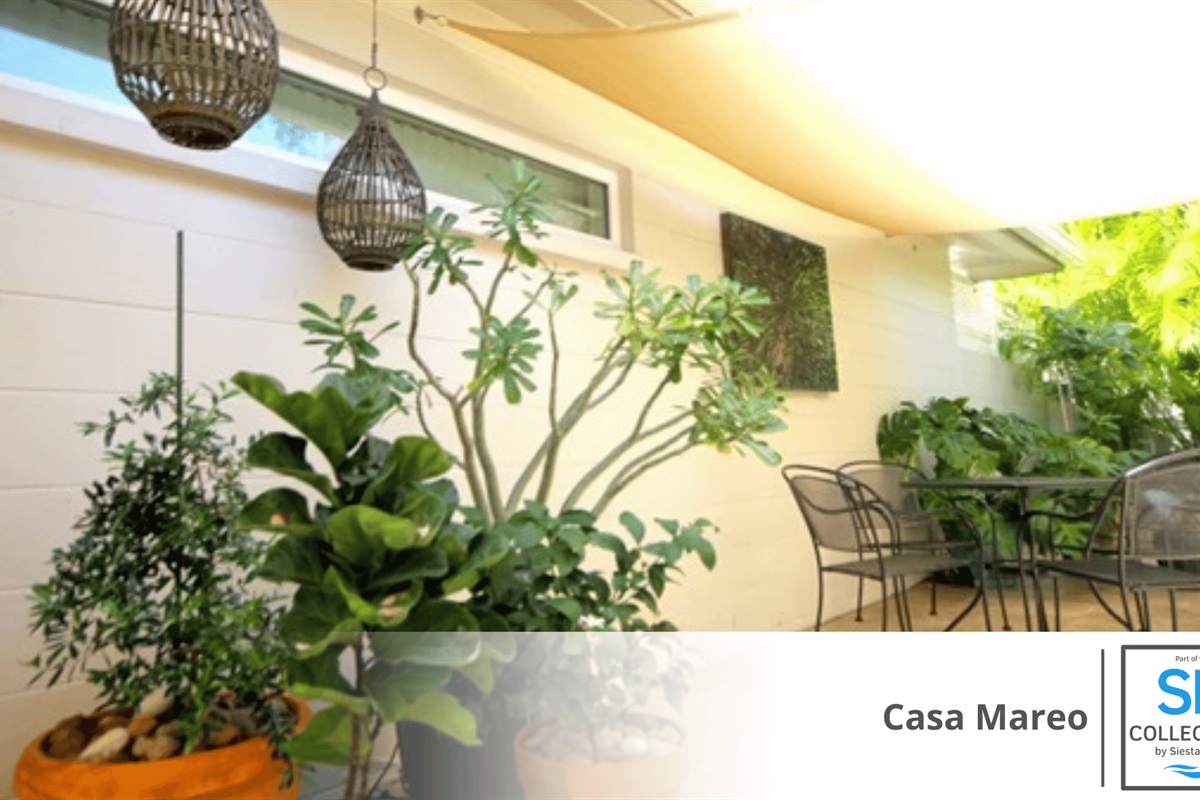 Courtyard with Outdoor Dining