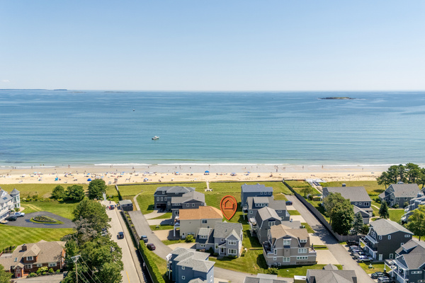 An unbeatable location near the shoreline—enjoy easy beach access and beautiful ocean views.