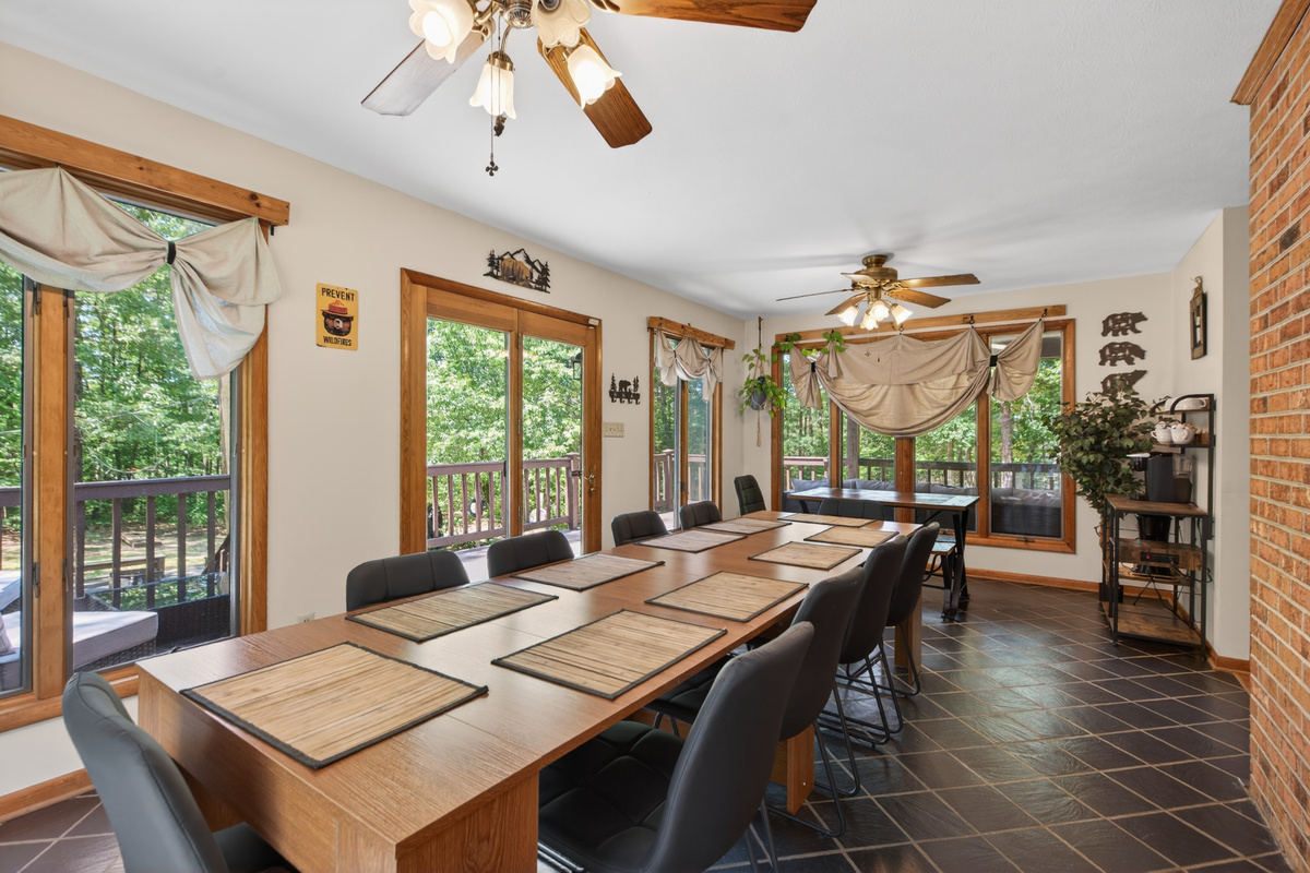 Dining Room: Gather around the spacious table and enjoy nature views while dining in style!
