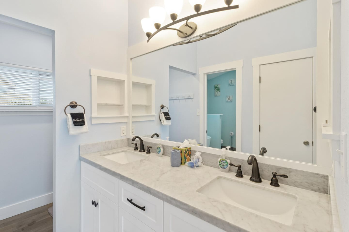 Your master suite has double sinks and in-unit laundry all in one spot &mdash; morning routines run smoother here.