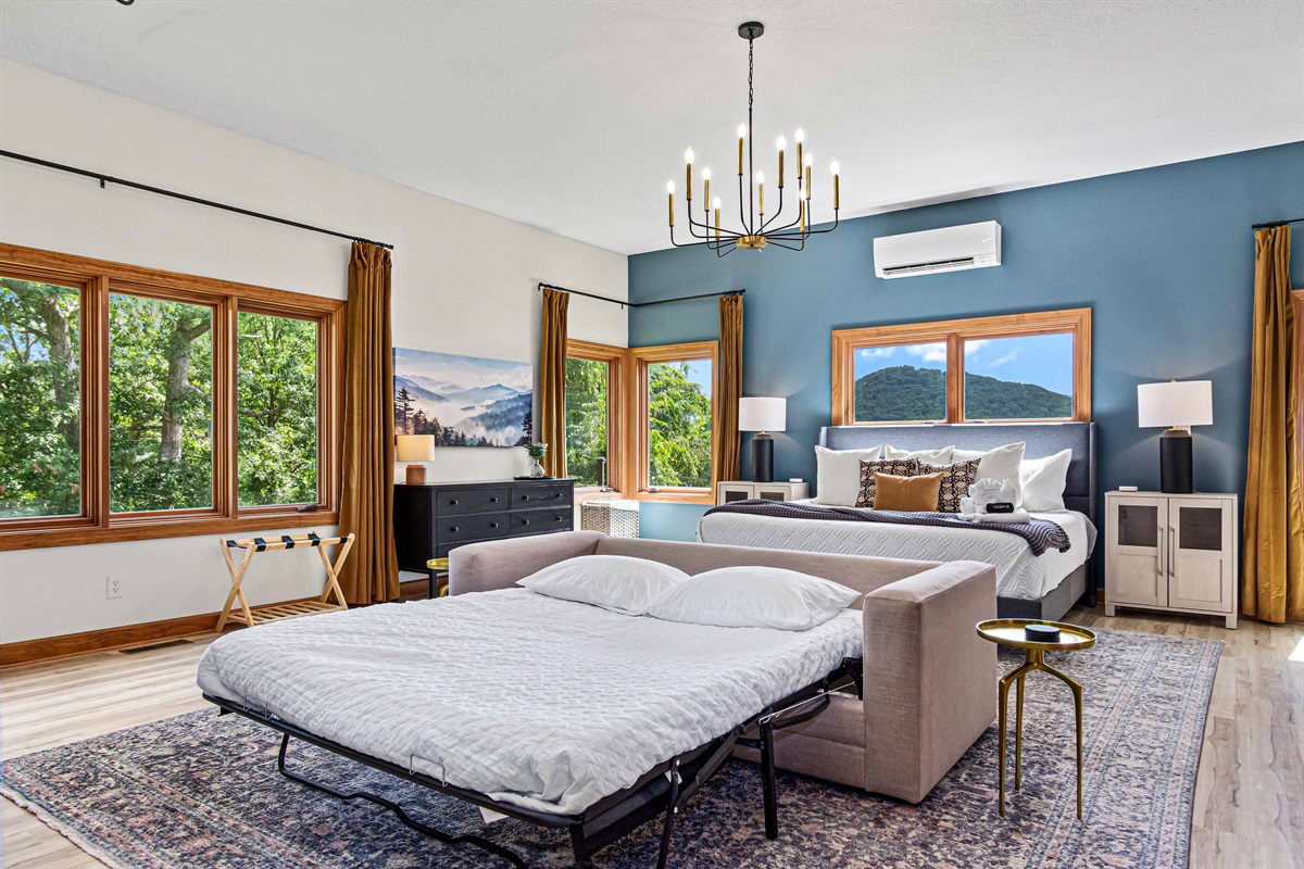The spacious primary suite includes a sleeper sofa for extra guests—perfect for families who want to stay close while enjoying mountain views and upscale comfort.🛋️🛏️🌿