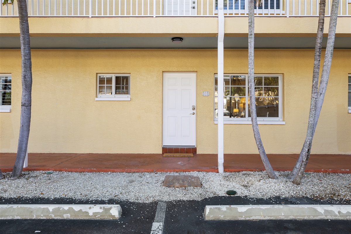 Entrance B-111, 1st Floor