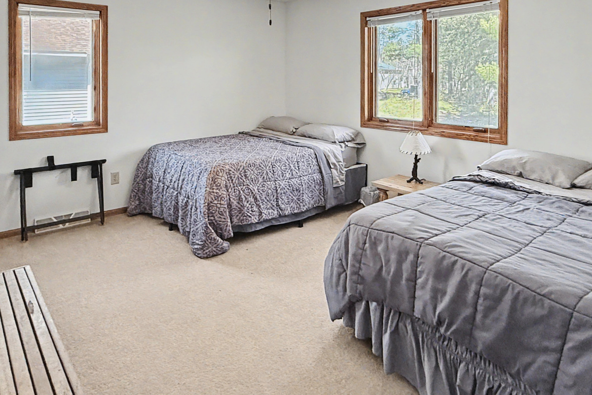 Bedroom 1 - Upper Level, Queen