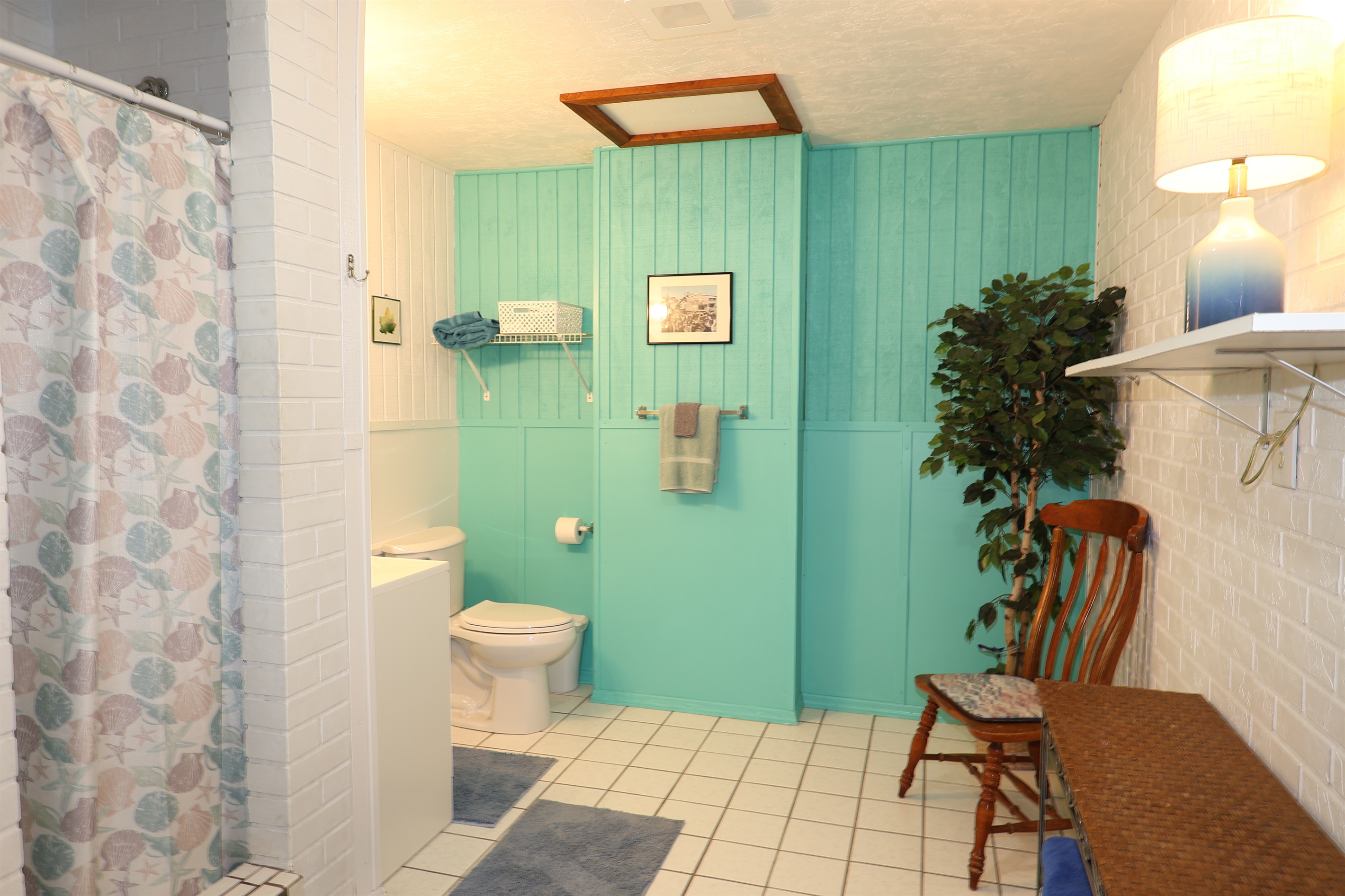 Spacious bathroom