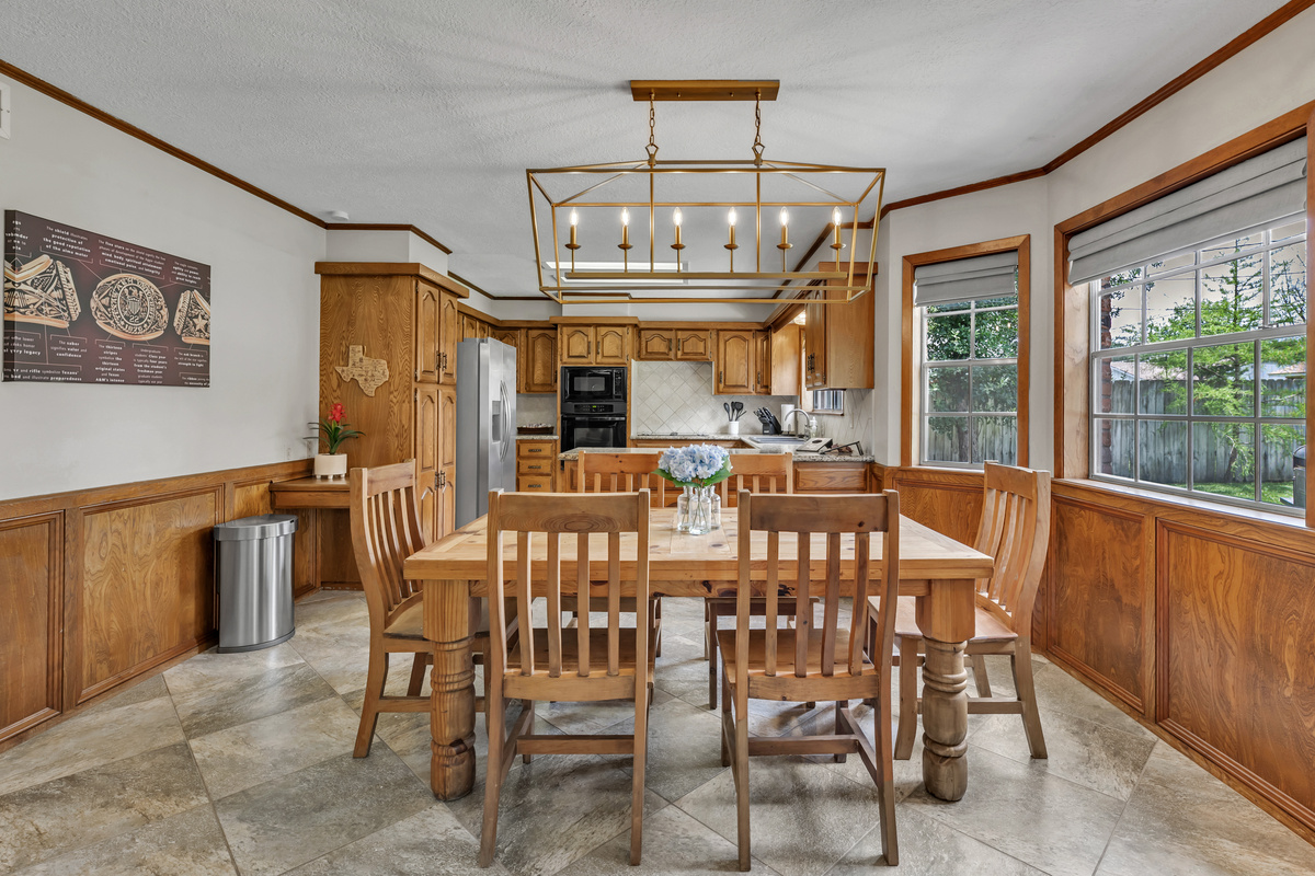 Both an eat-in kitchen and a formal dining area.  Kitchen is fully stocked for family get togethers.