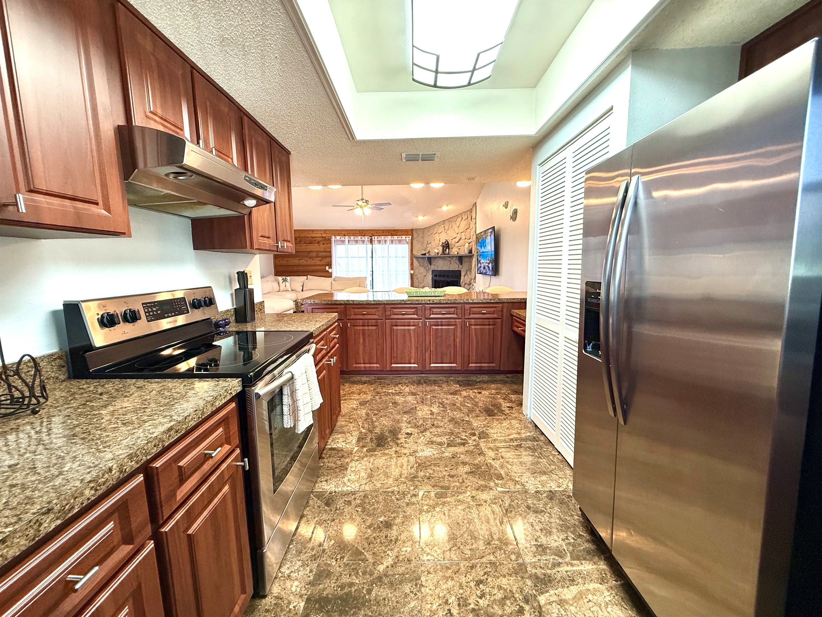 You’ll have ample storage space for groceries, cookware, and pantry items, whether you’re staying for a weekend or an extended getaway.