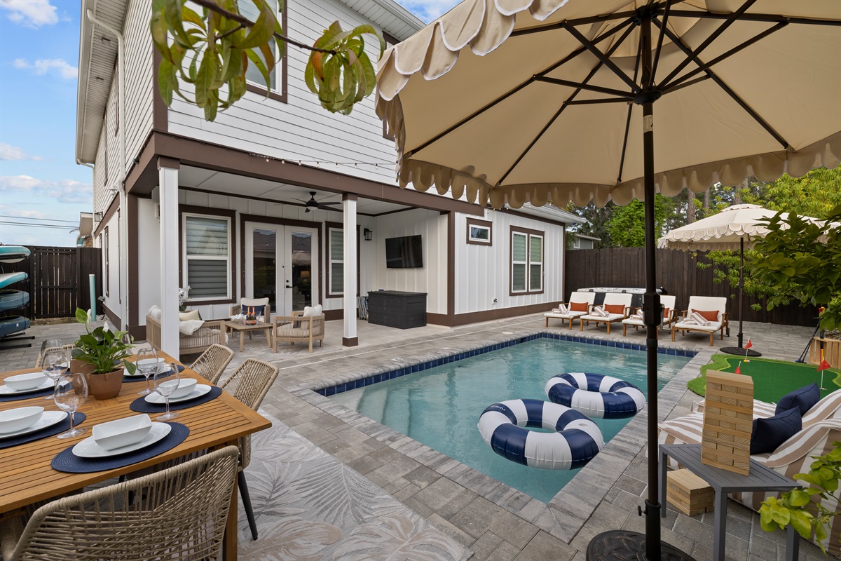 Private pool. Covered patio. Outdoor dining. Everything you came for—right here. 
