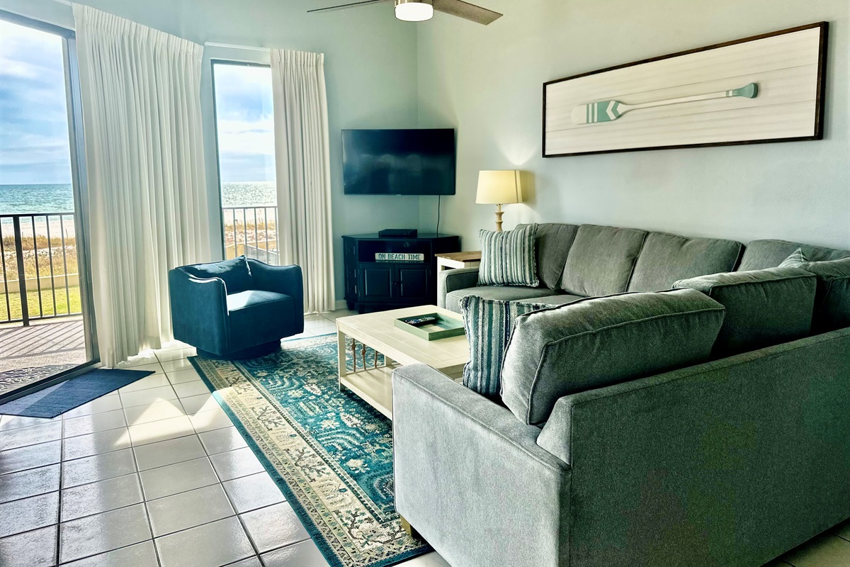 Swivel chair you can spin around to check out the view!