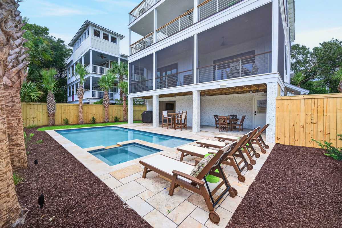 Private Pool | Tahanan Palms | 3 38th Ave | IOP Escapes
