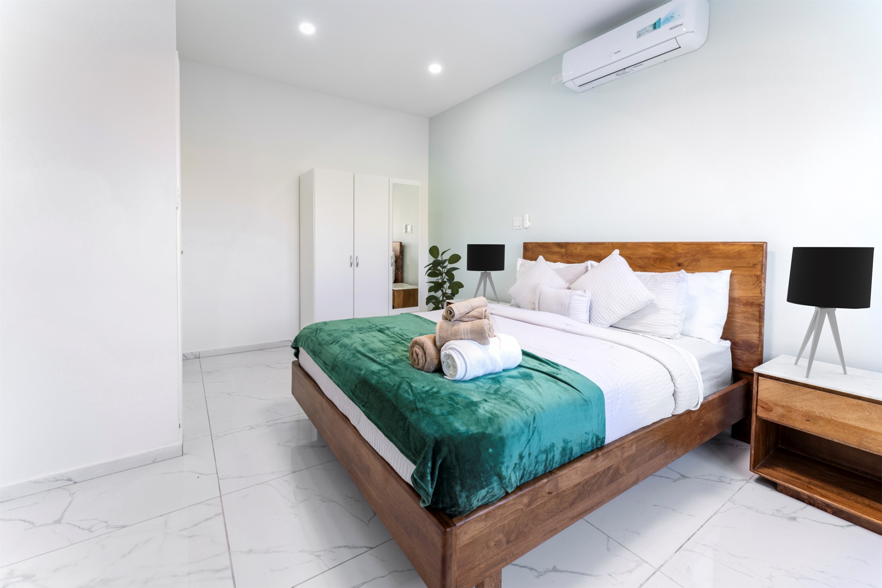 Spacious Suite with King Bed, Crisp Linens & Neutral Décor