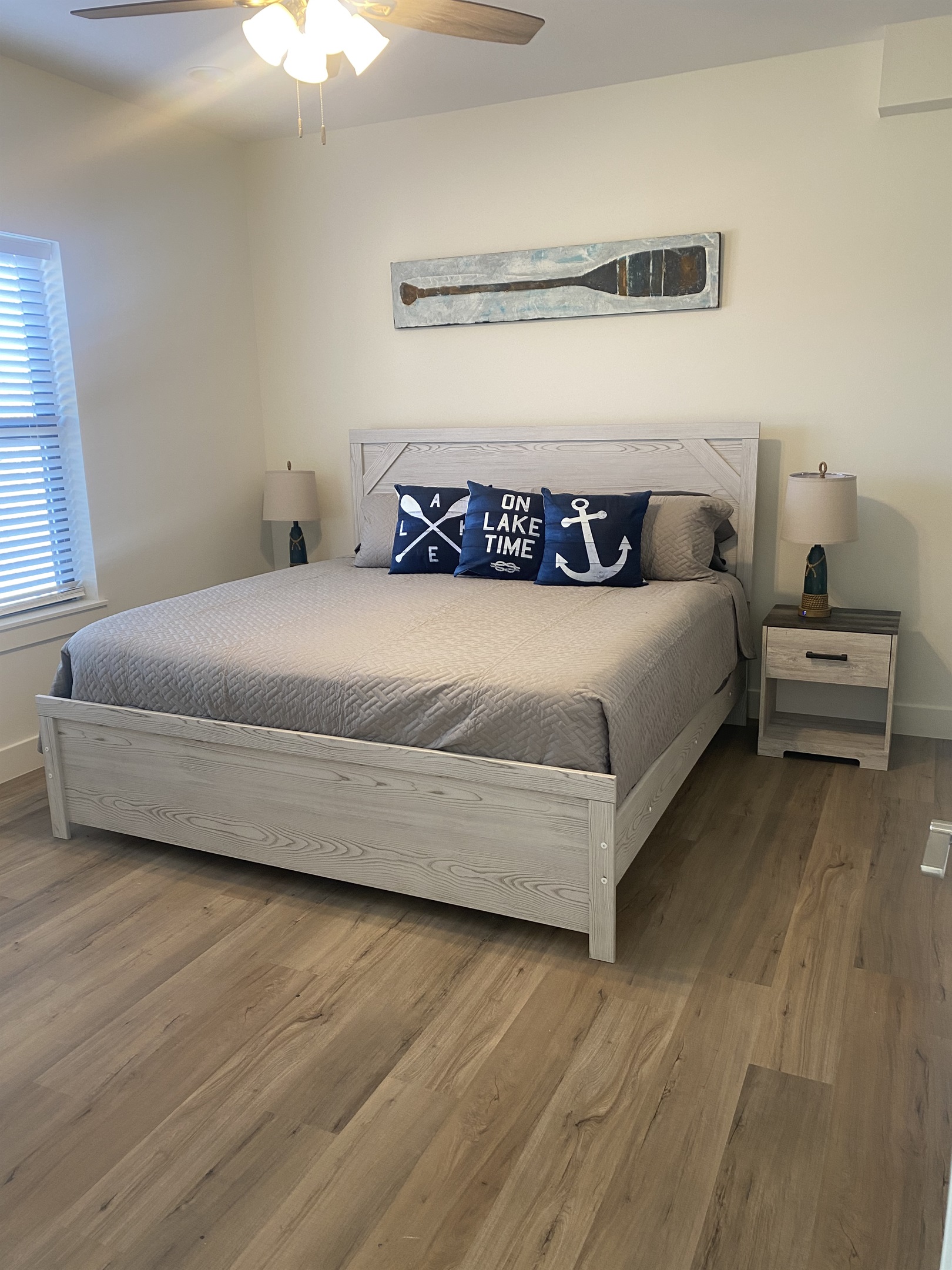 Main level master king bedroom with en suite shower 
