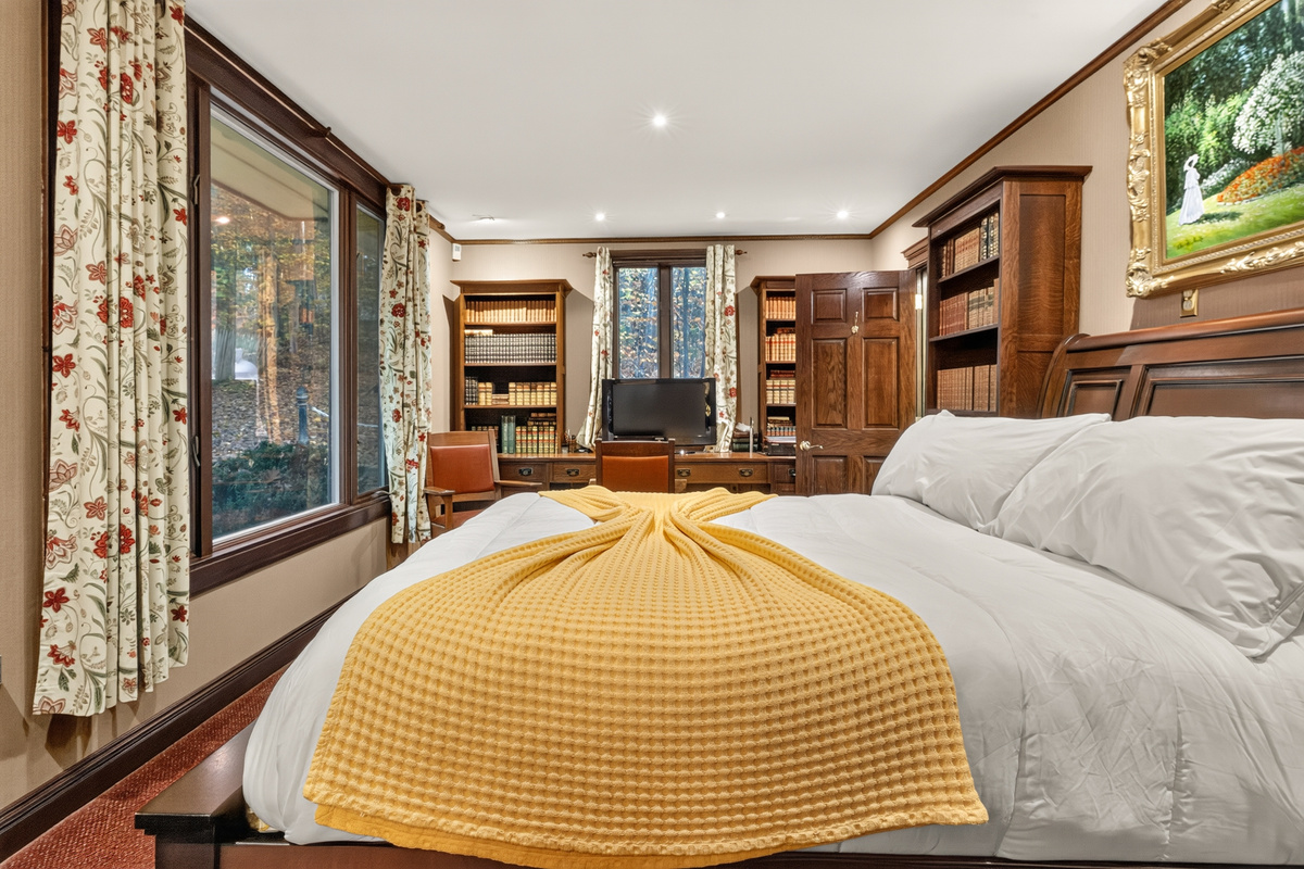 Main house- primary bedroom