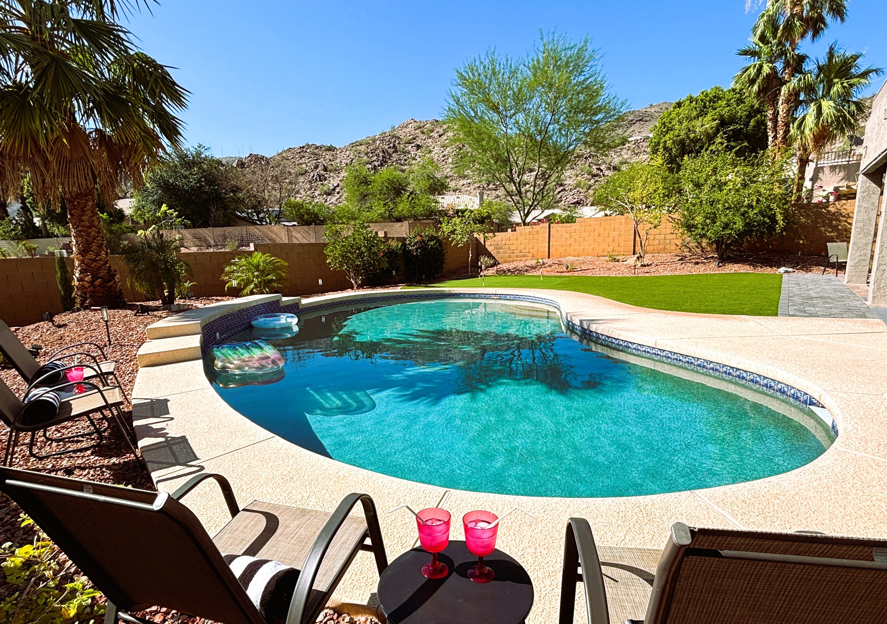 Large 38' pool with South Mountain view