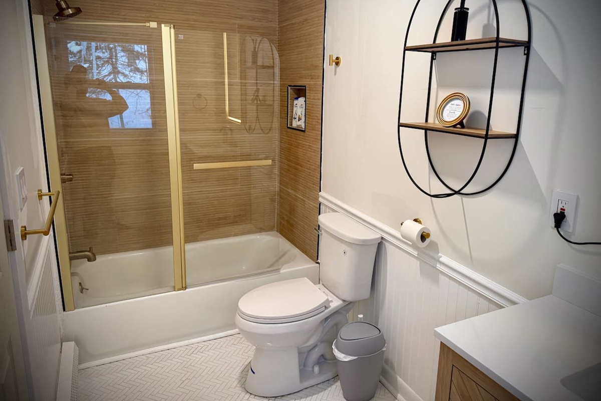 Unit A Full Bathroom
