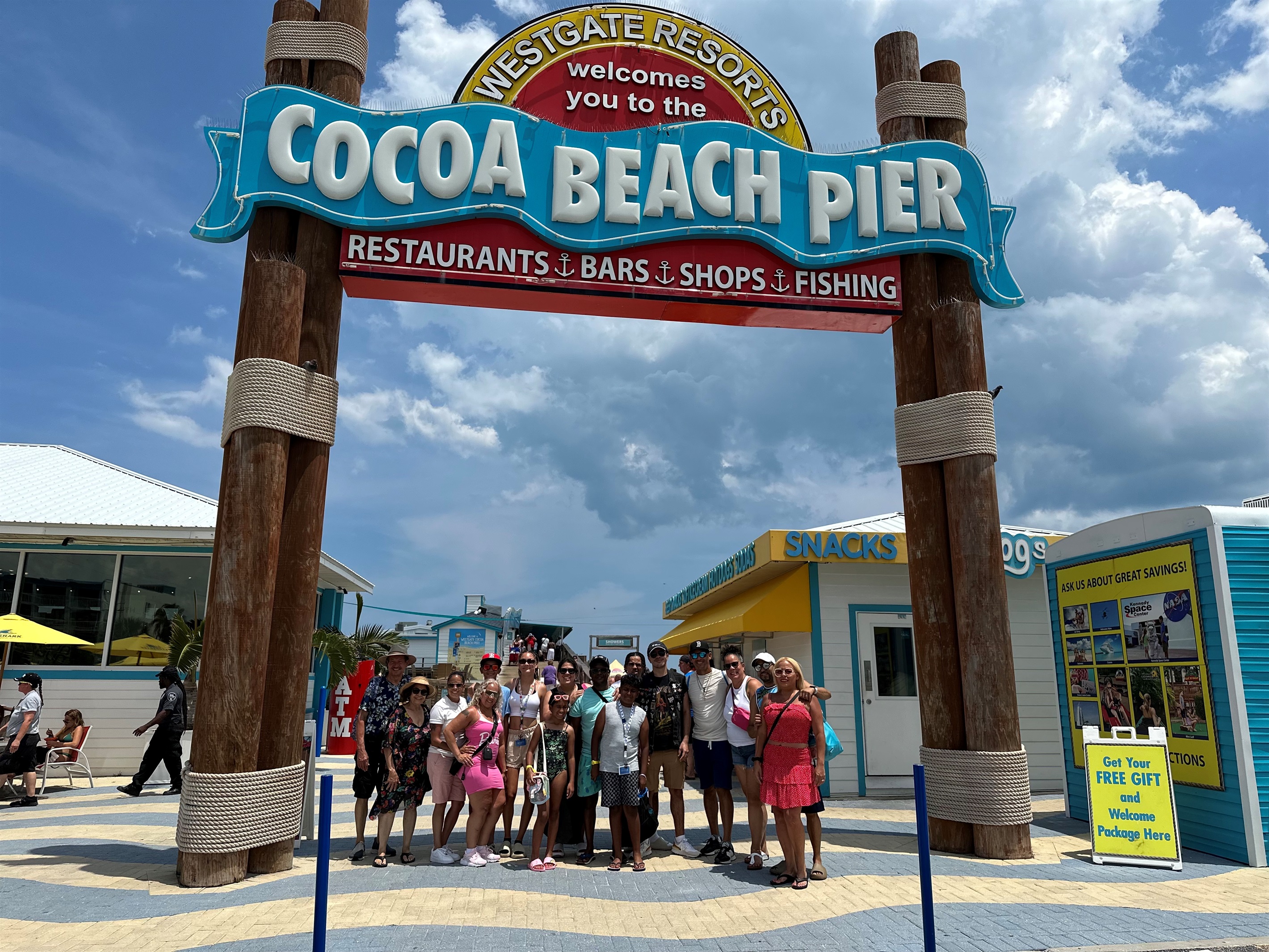 Day Trip to Cocoa Beach 🌊☀️ Just around 1 hr from Casita De Coco! Stroll the pier, enjoy seafood, drinks, shops & sandy shores — classic Florida vibes! 🏄‍♀️🌴