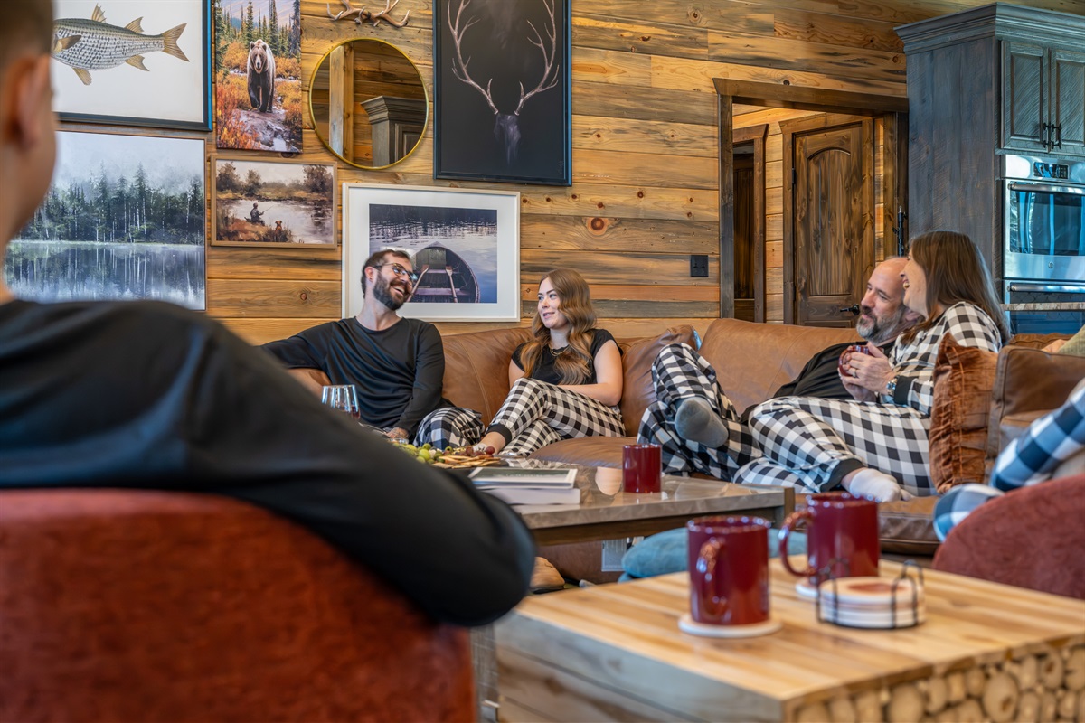 Living Room: Unwind in a rustic retreat with vibrant decor and warm, inviting ambiance!