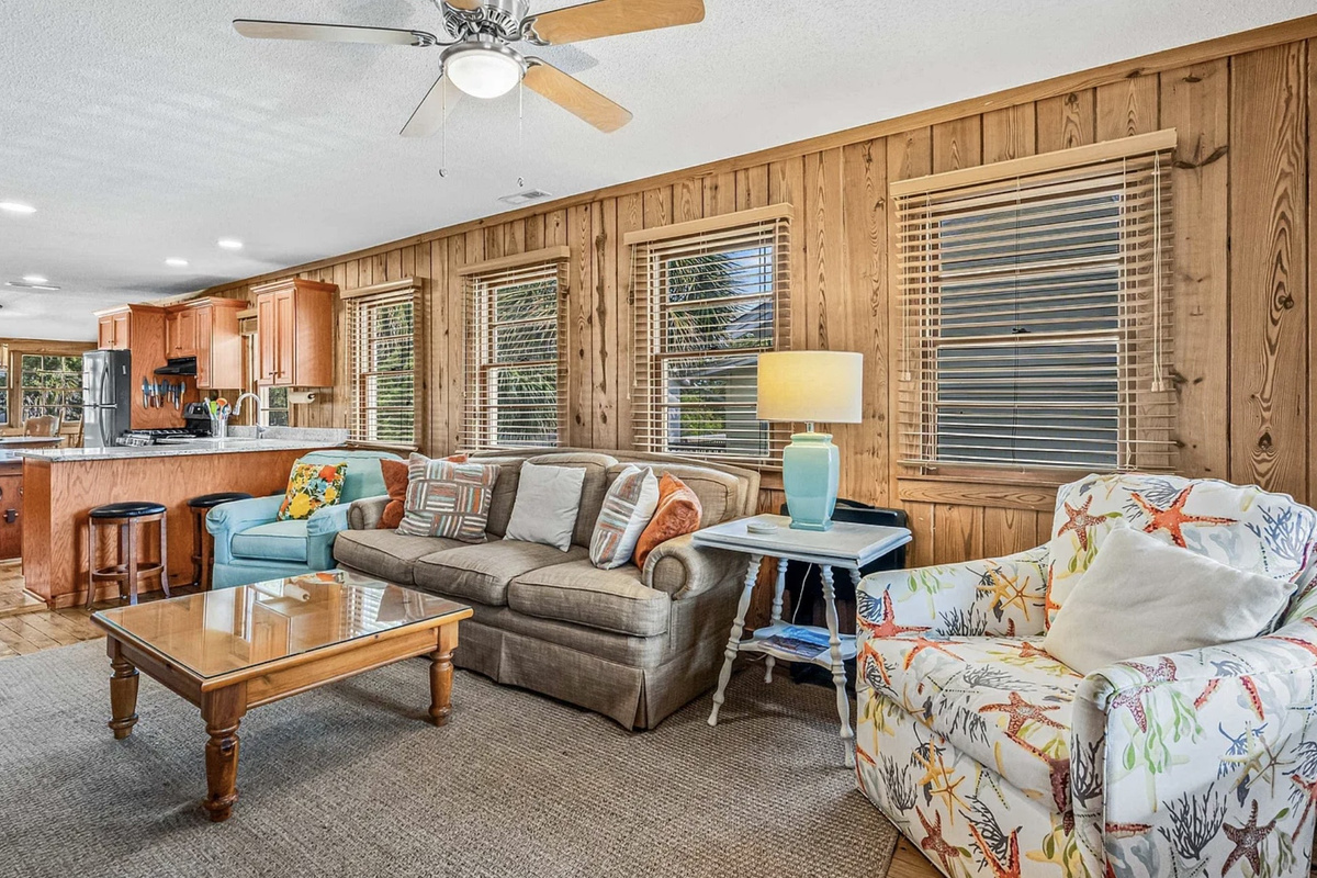 Sink into the sofa and let the day wind down at island pace. ⭐