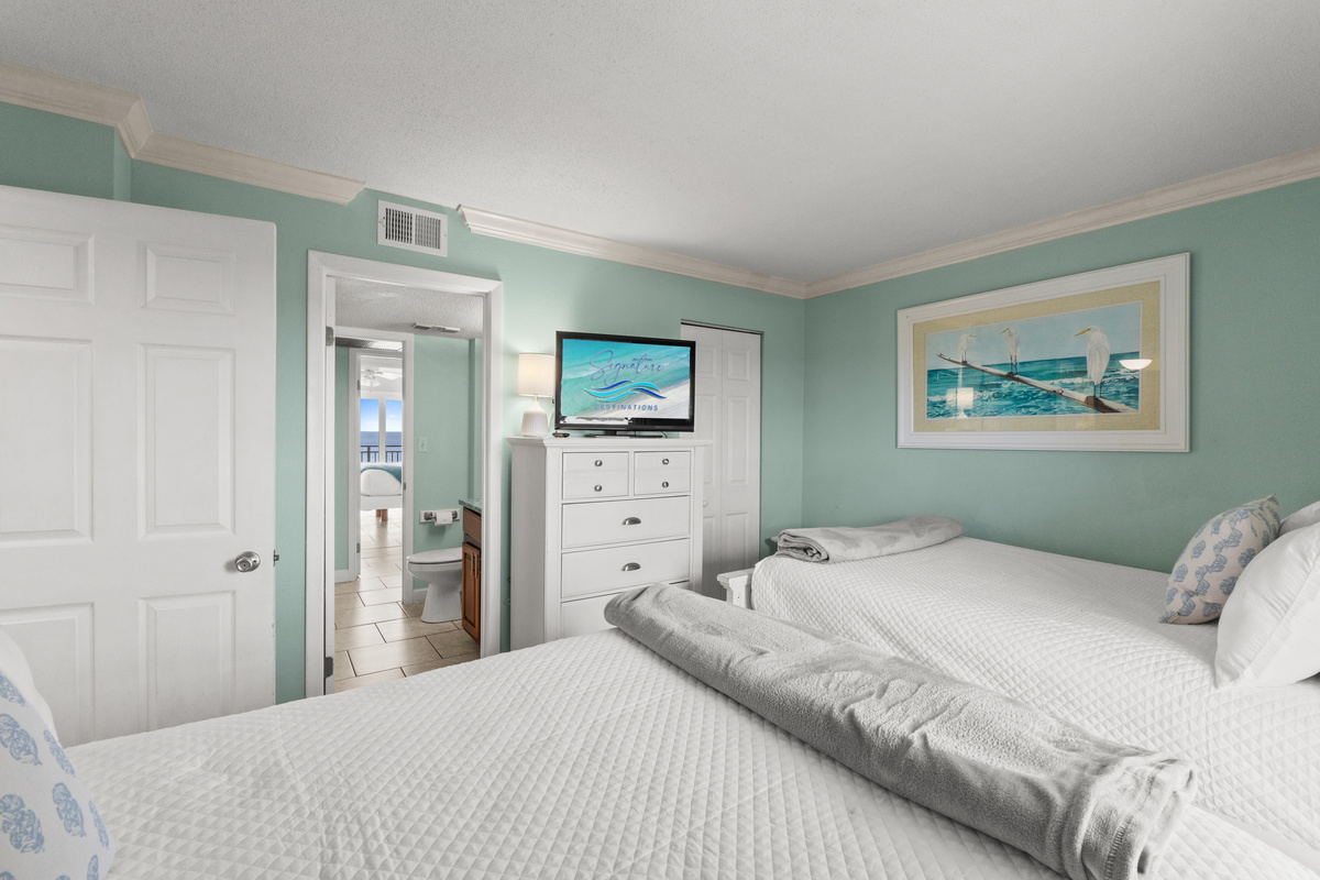 Bedroom 2 with 2 Queen Beds