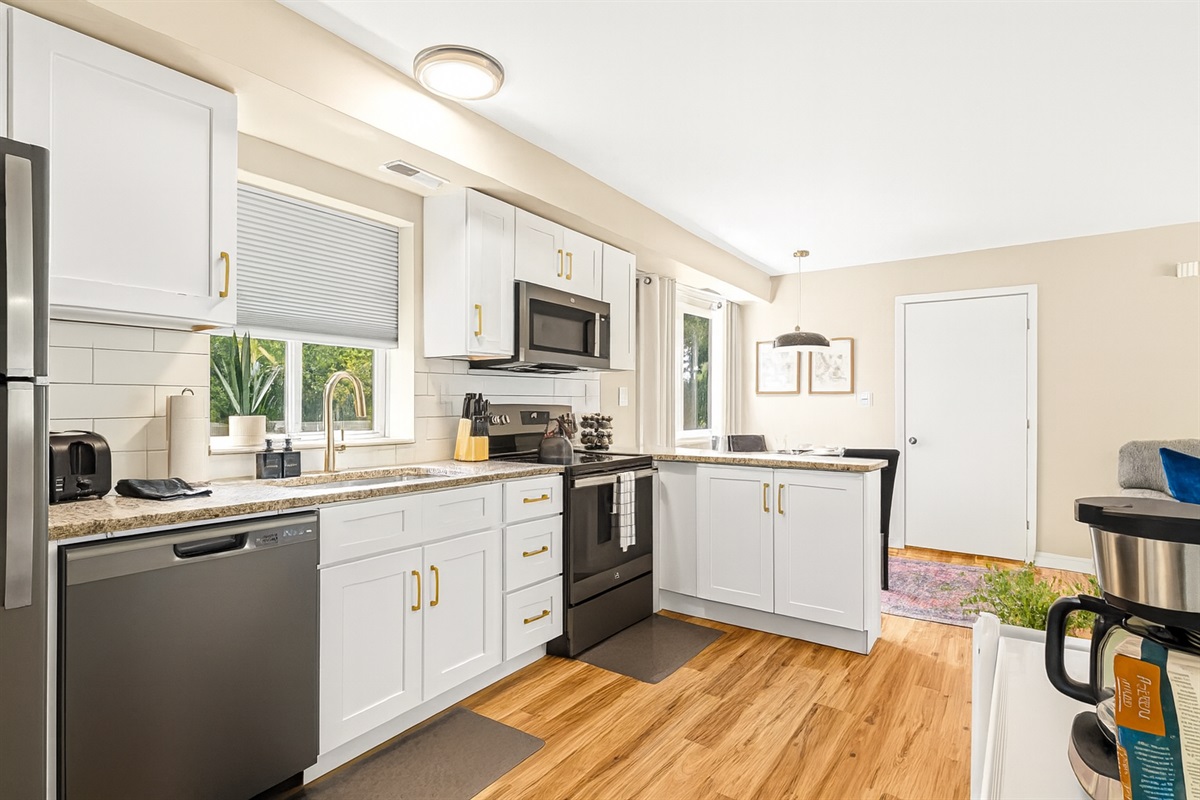 Create your culinary delights in our well-appointed kitchen, complete with a comprehensive array of essentials for your cooking needs.