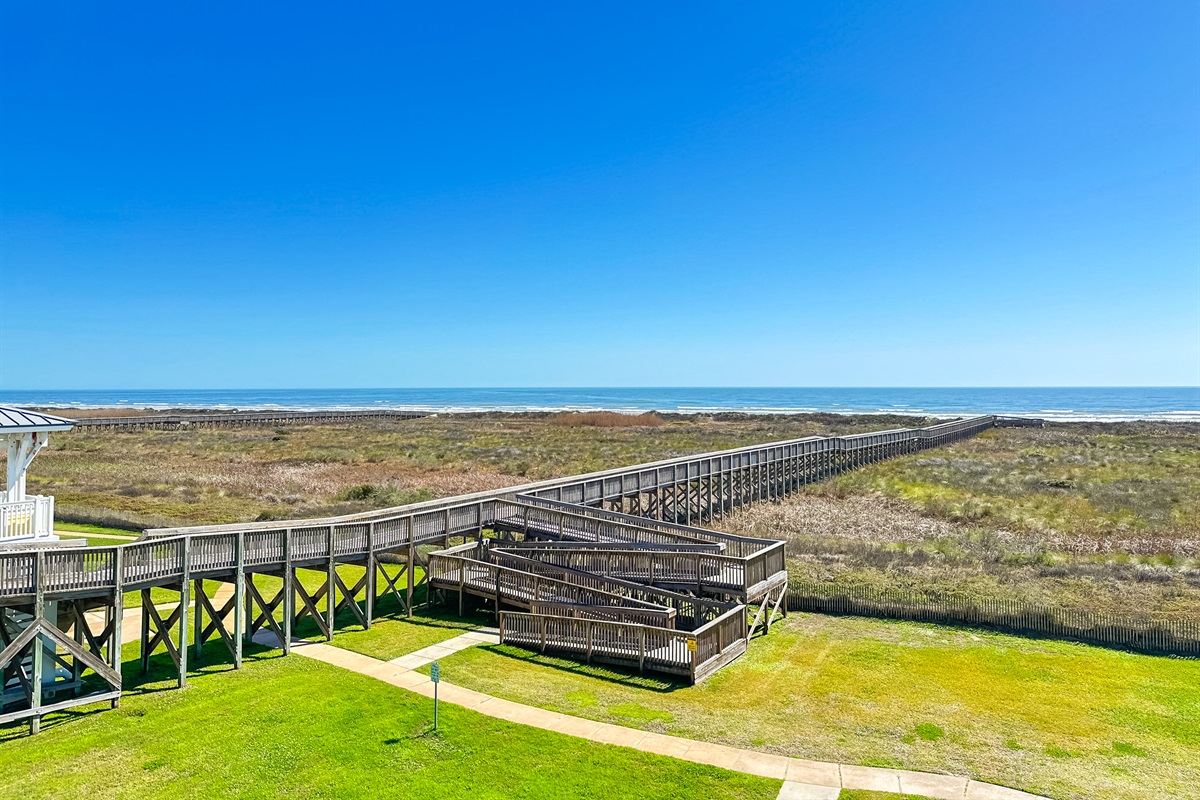 The ramps are so close and make it very easy to get to the beach and the pool with your gear!