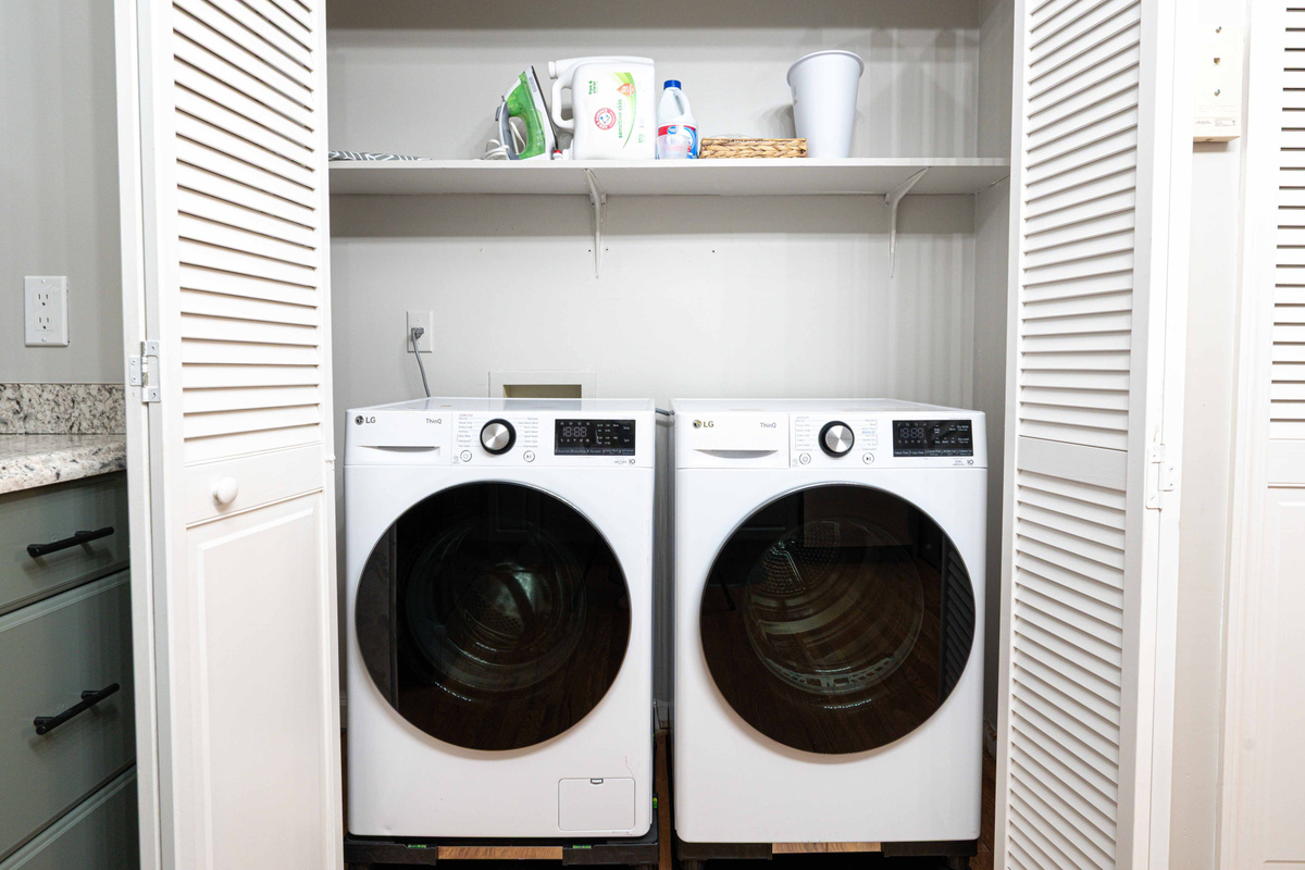 Laundry Room: Enjoy the convenience of in-unit laundry with modern appliances and easy access!