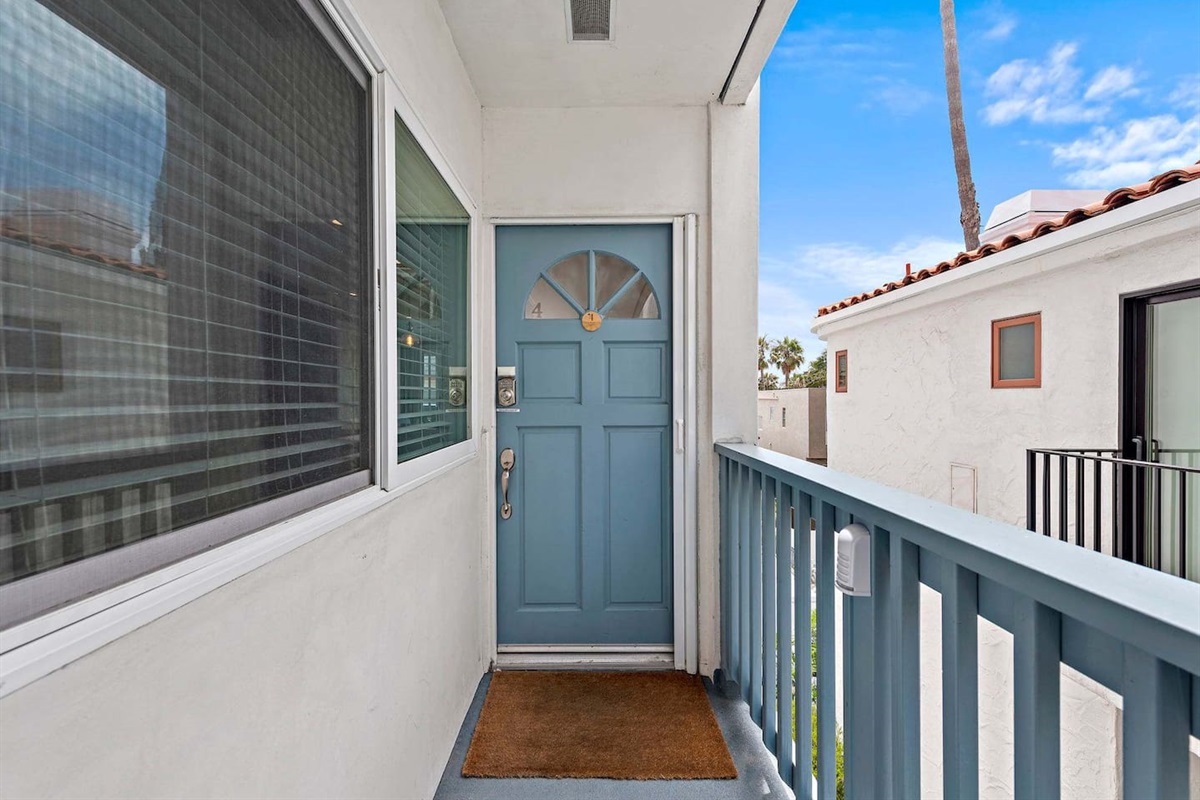 Door code keypad for flexible late check-ins