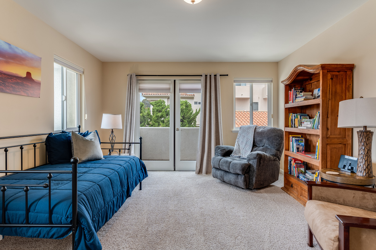 Guest bedroom #1 - twin bed