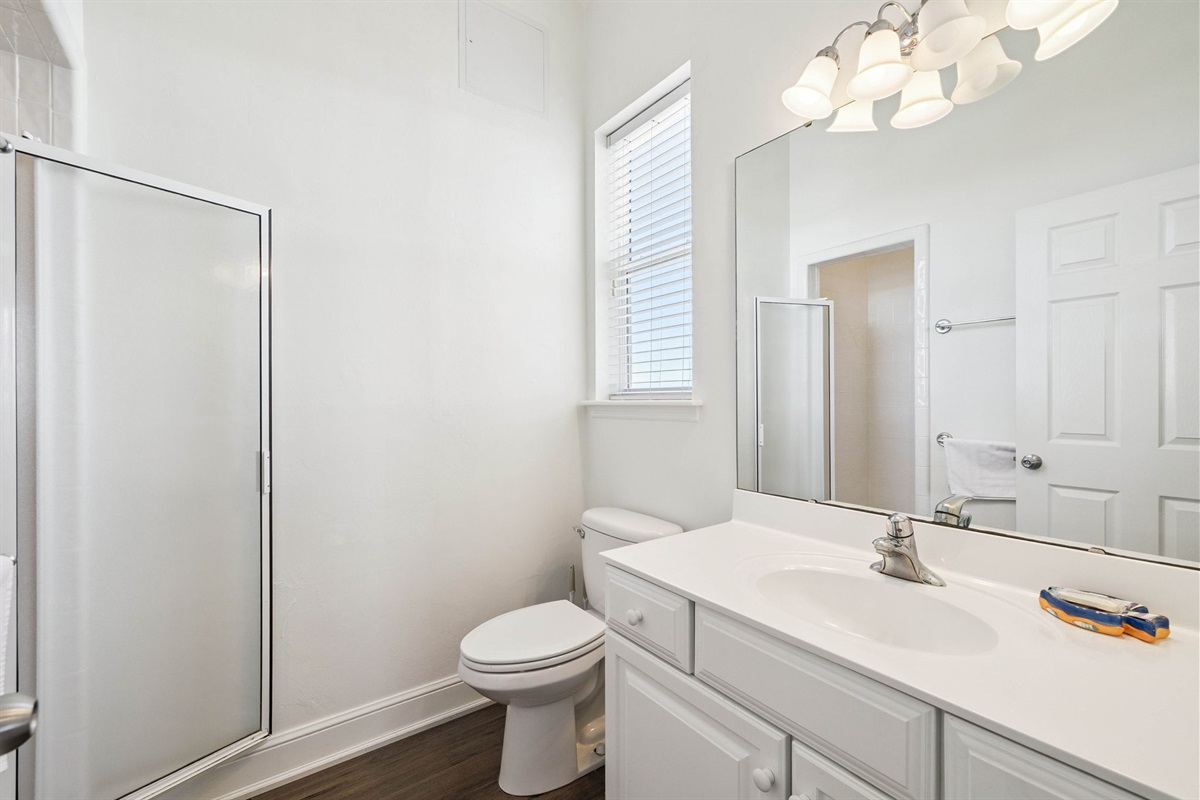 Top Floor King Bathroom