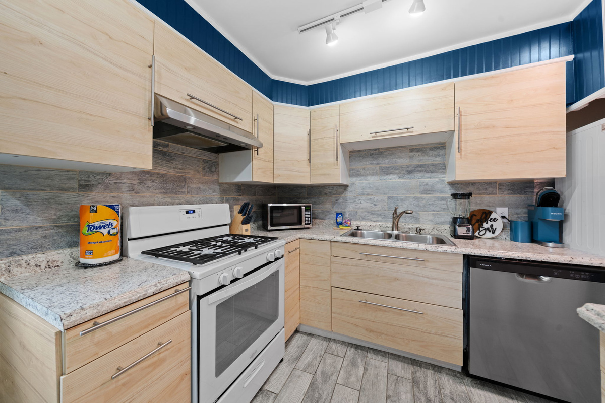 Fully equipped kitchen with gas range and dishwasher