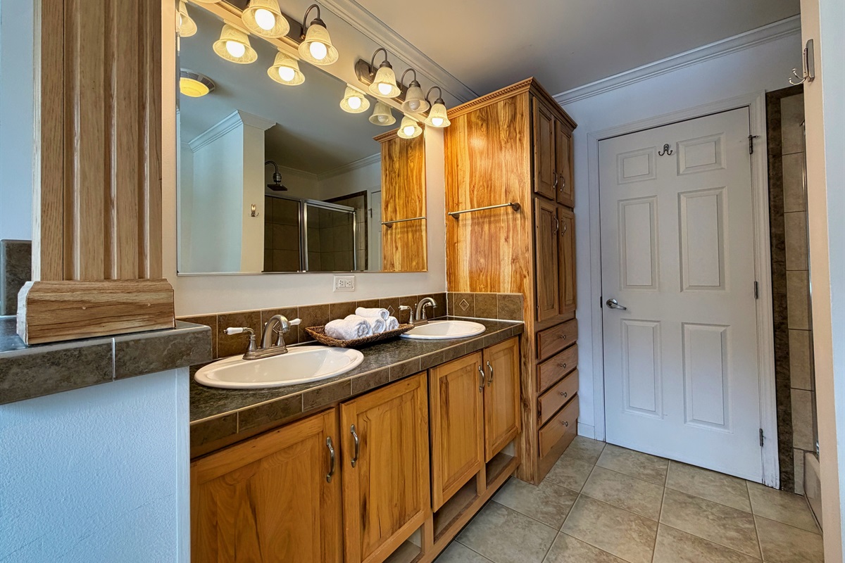 Double vanity in primary bathroom.