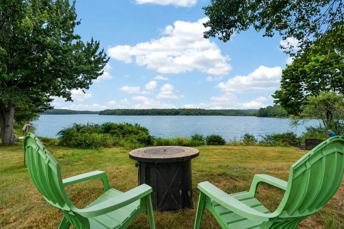 Peaceful setting near the water
