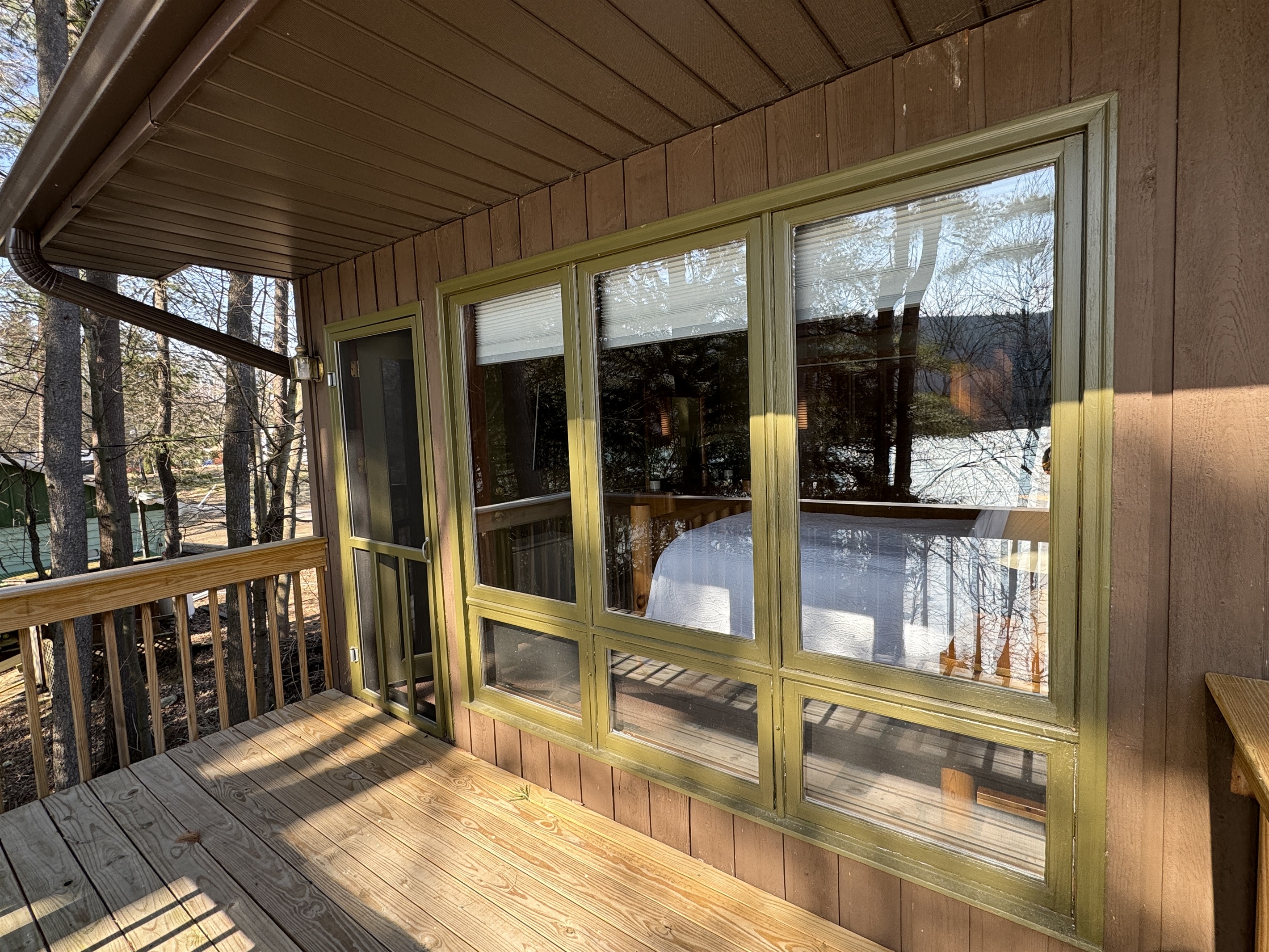 Camp Havon 2nd floor private balcony off the master bedroom, wake up to the lake!