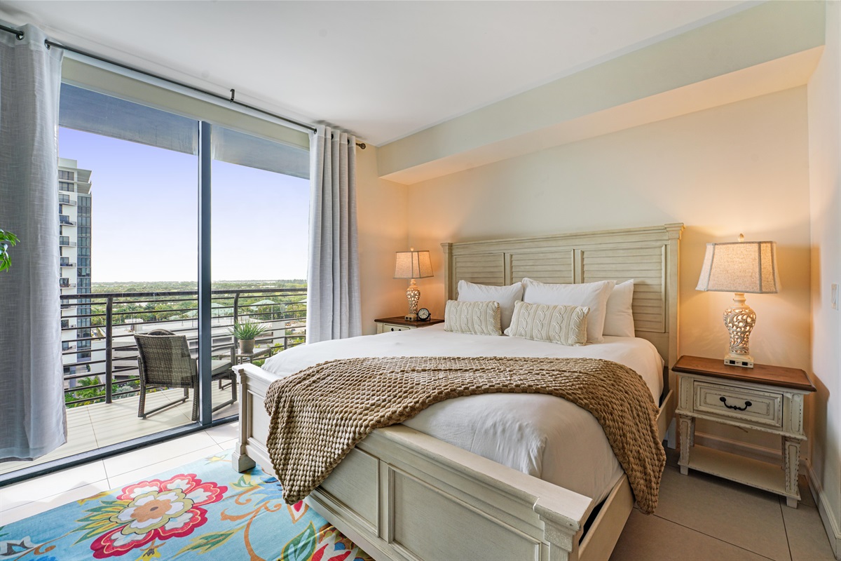 King Size Bed & Balcony Views