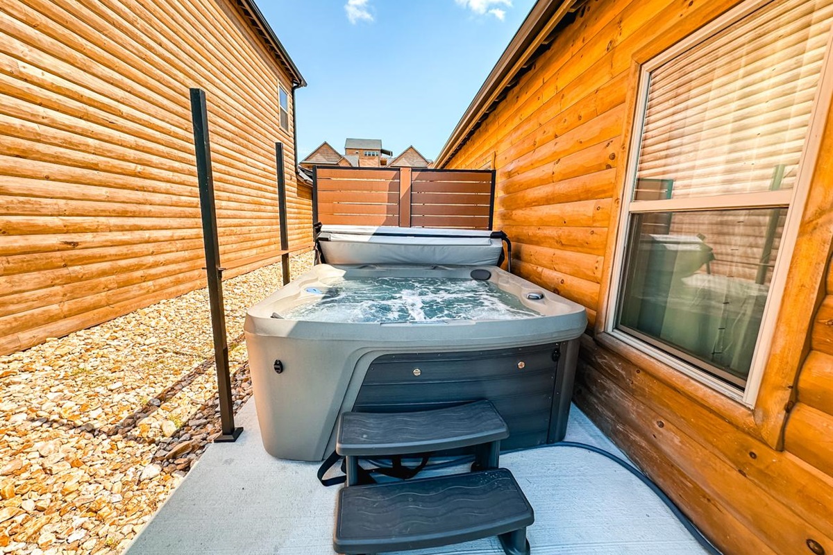 PRIVATE HOT TUB